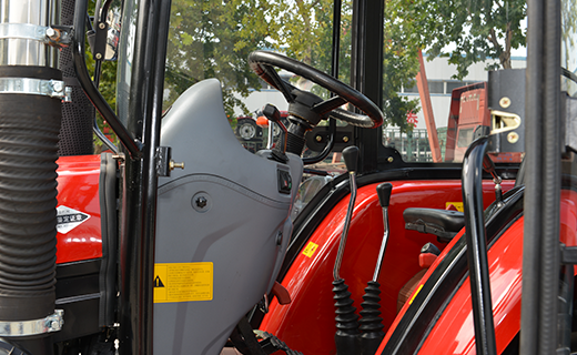 AG百家乐-704型拖拉机