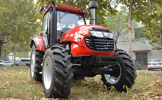 AG百家乐-1504型拖拉机