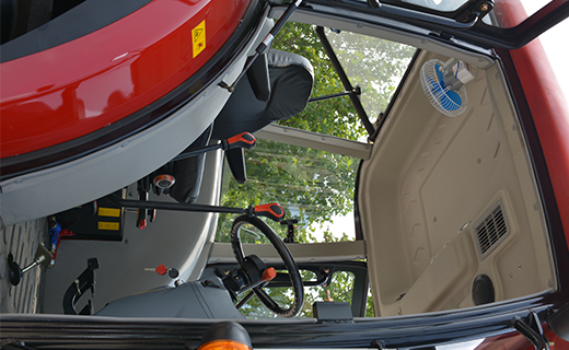 AG百家乐-1504型拖拉机