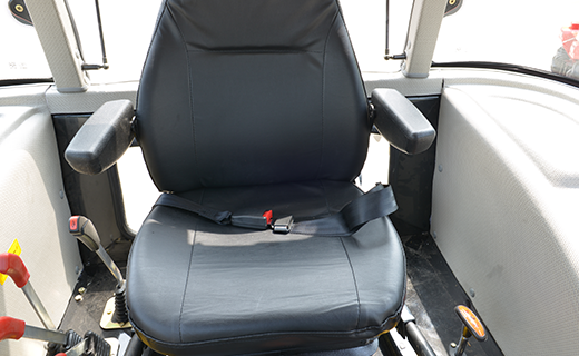 AG百家乐-1504型拖拉机